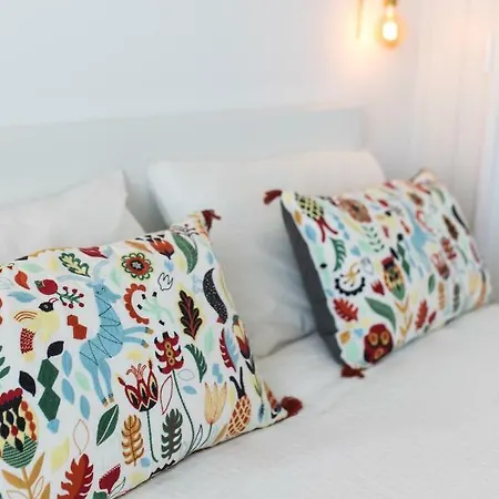 Endless Summer: Fresh Style And Sea Views